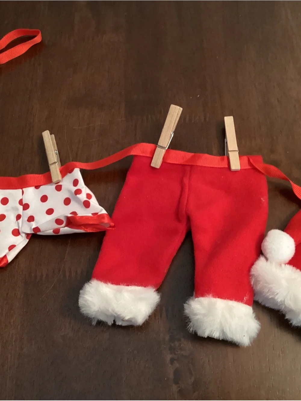 Miniature Clothing Garland - Red